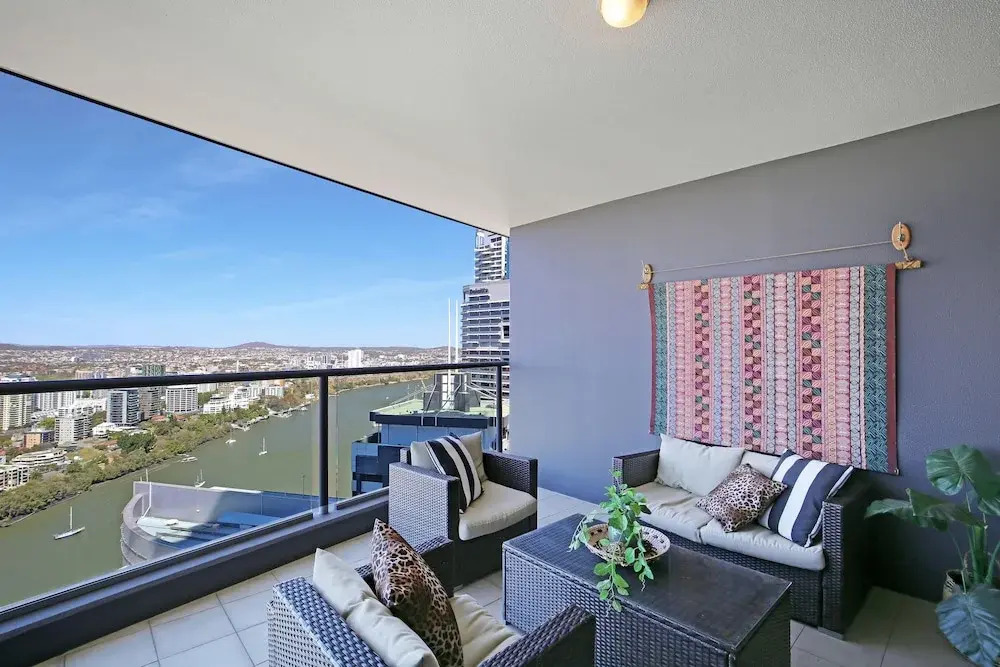 CBD African Charm, Story Bridge & River Views