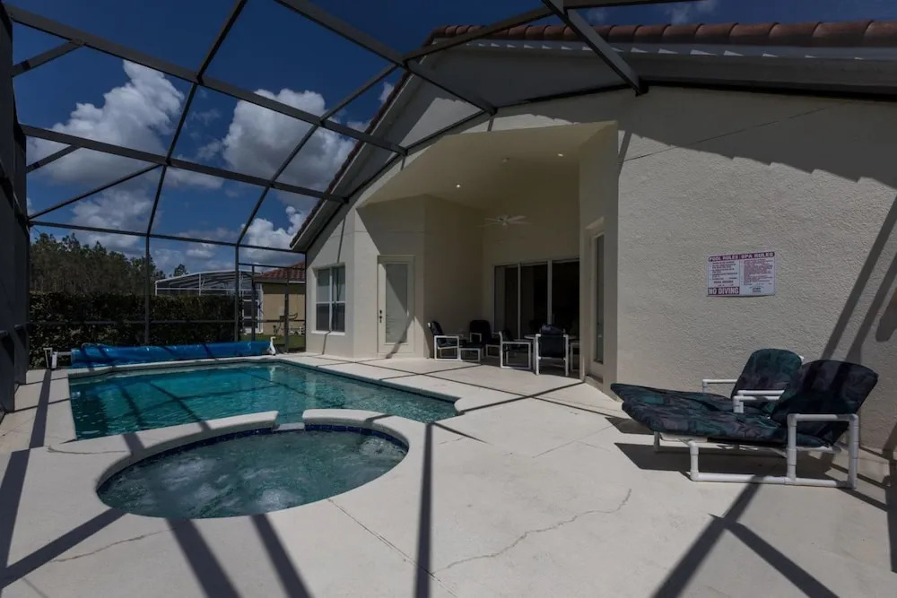 South Facing Pool With no Rear Neighbours Close to Disney