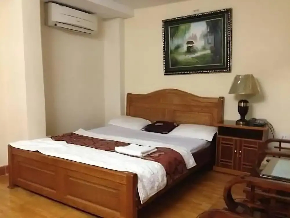Hoàng Gia Hotel -150 Nghi Tàm HN - by BAY LUXURY