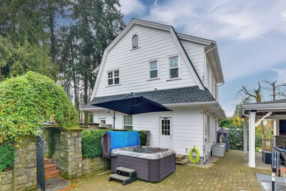 2 Mi to Bay Park: Milwaukie Getaway on 1 Acre!