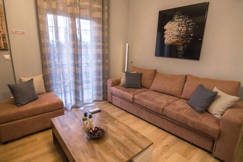 Luxury suite 10’ from the center