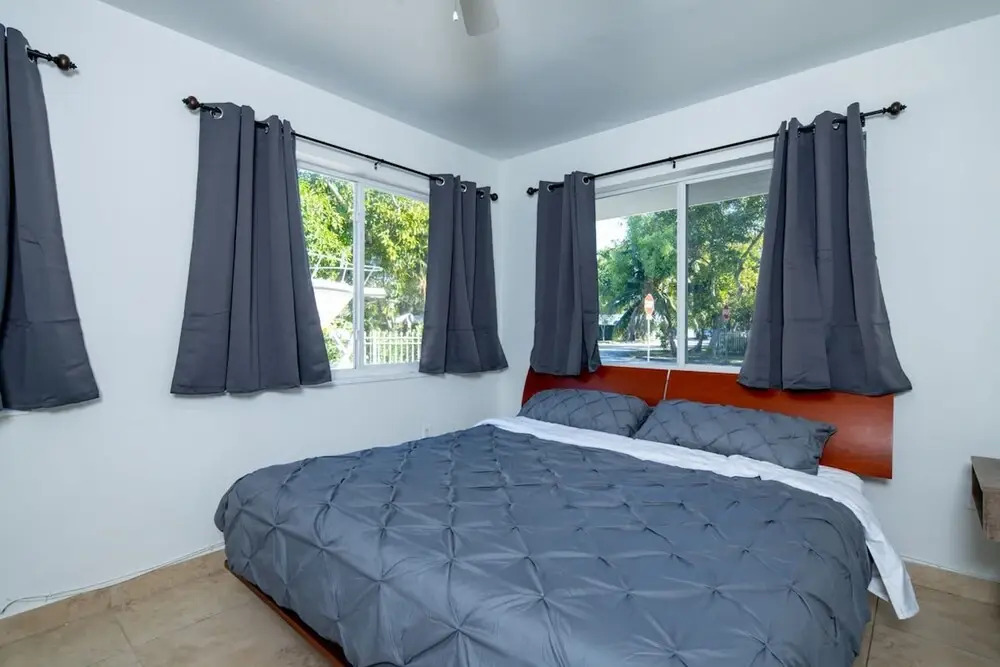 Abundant 3BD Home King Bed Free Parking Wi-fi