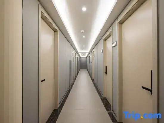 Ningbo Boman Hotel (Beilun Honglian Subway Station)
