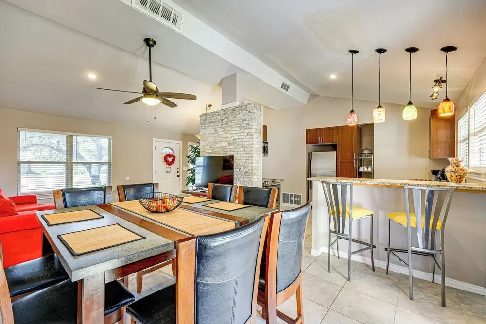 Large Yard: Home 9 Mi to San Antonio River Walk
