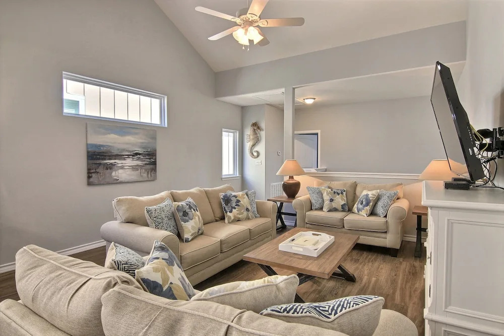 Beachside #205 3 Bedrooms 2.5 Bathrooms Condo