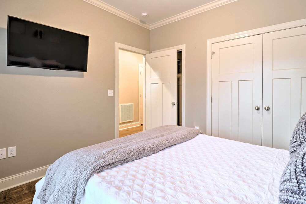 Modern Black Mountain Cottage: 17 Mi to Asheville!