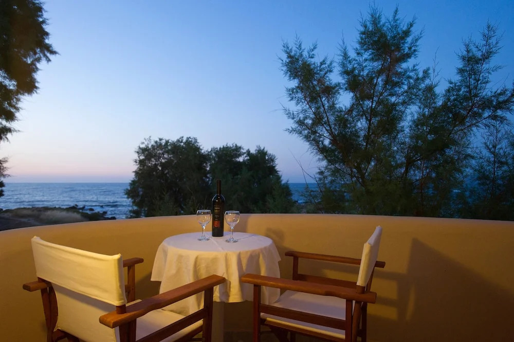 Seafalios-Beach Front Apt