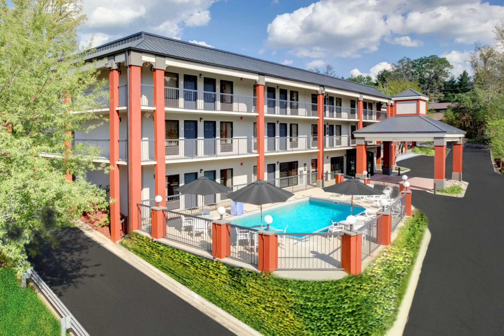 Clarion Pointe Biltmore Village