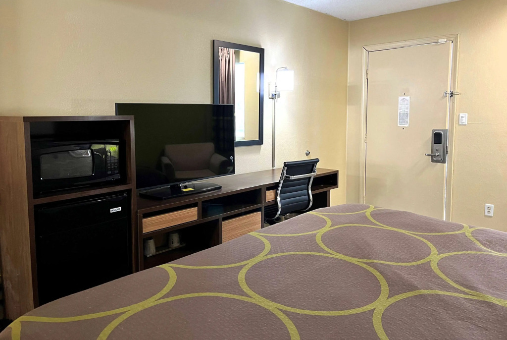 Super 8 by Wyndham Lafayette