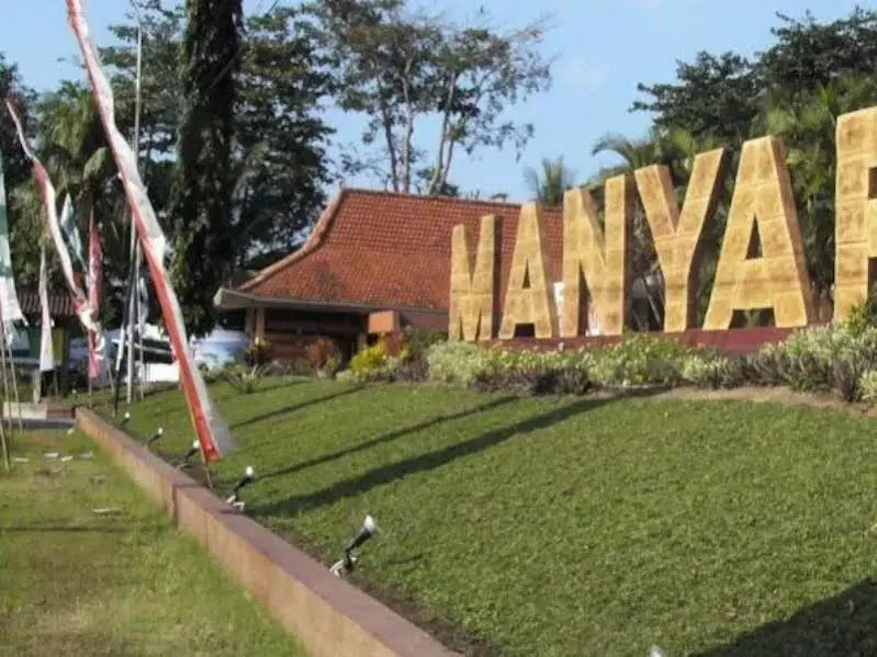 Manyar Garden
