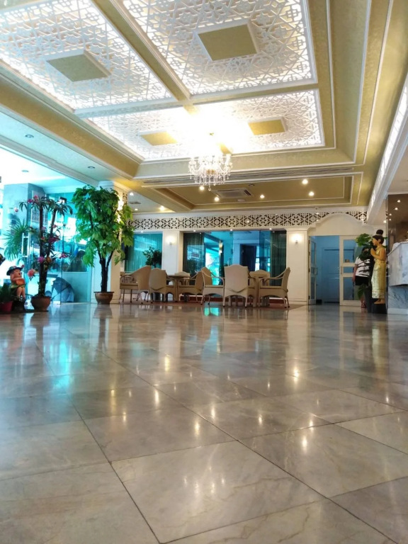 Merlin Grand Hotel