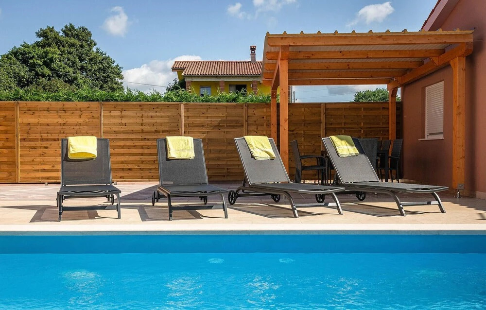 Stunning Home In Marcana