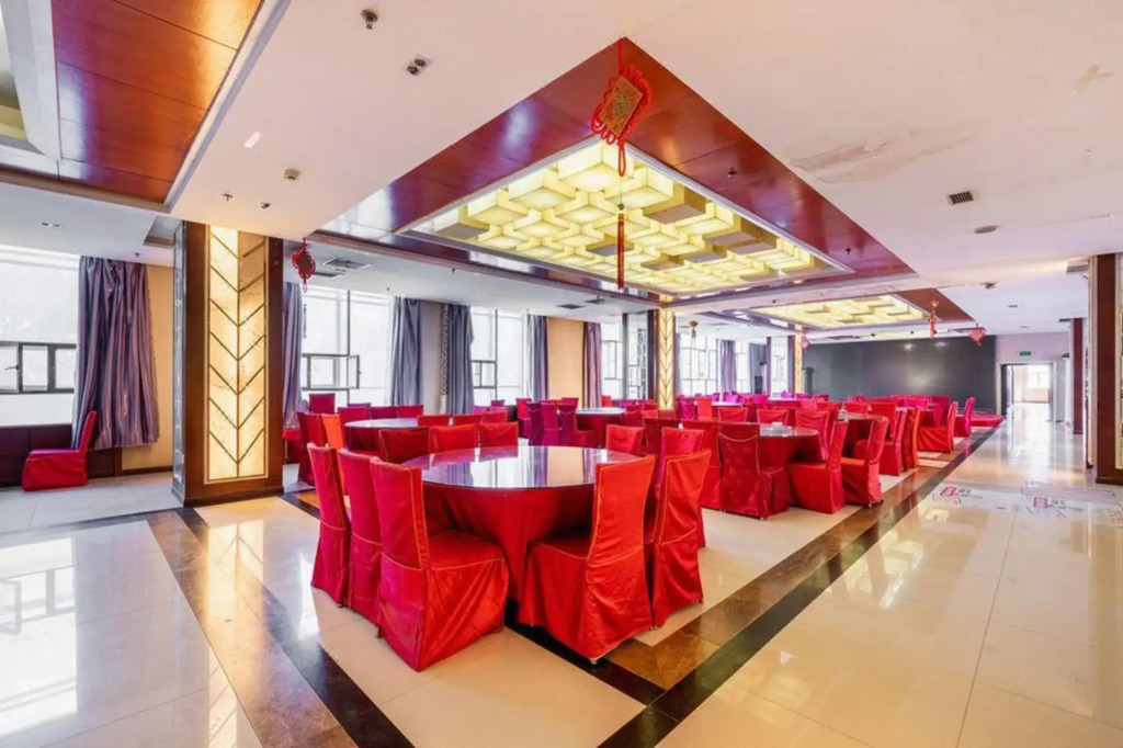 Yilong Hotel