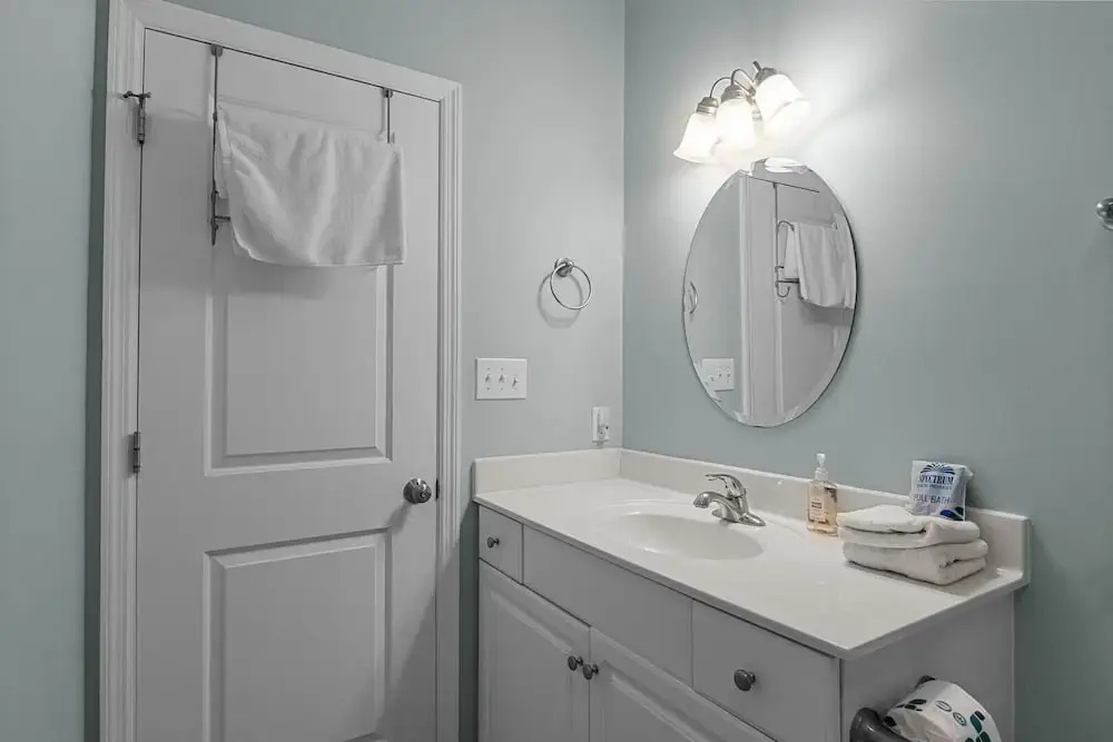 Linger Longer 3 Bedroom Home by RedAwning