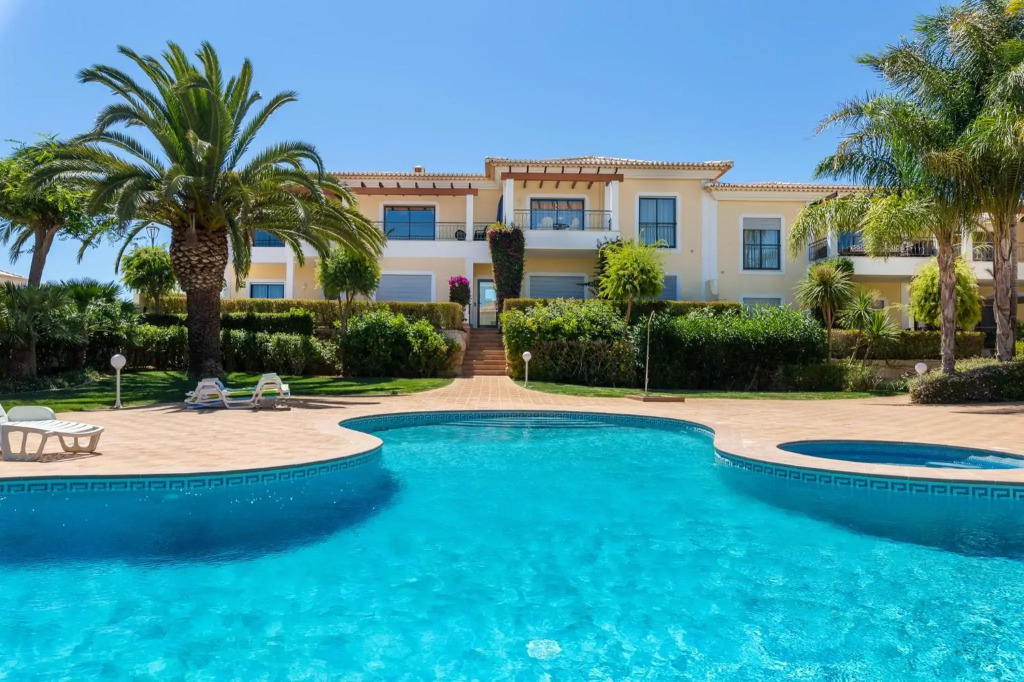 Santa Maria Apartment at Porto de Mos beach