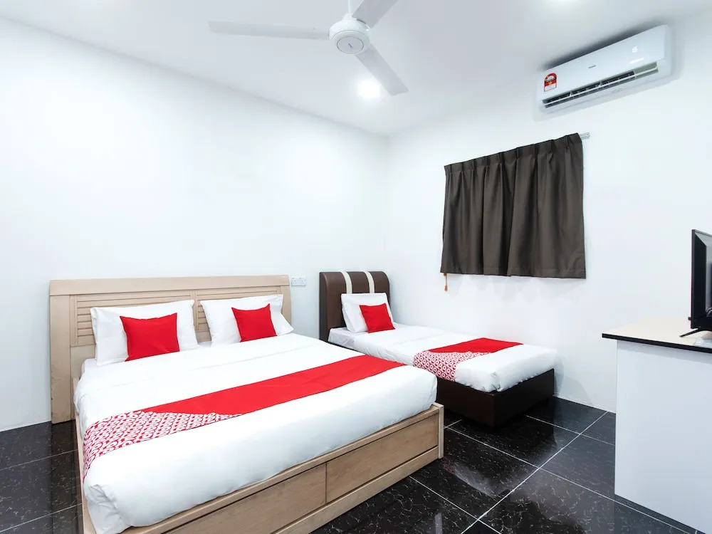 Weng Bee Guest House by OYO Rooms