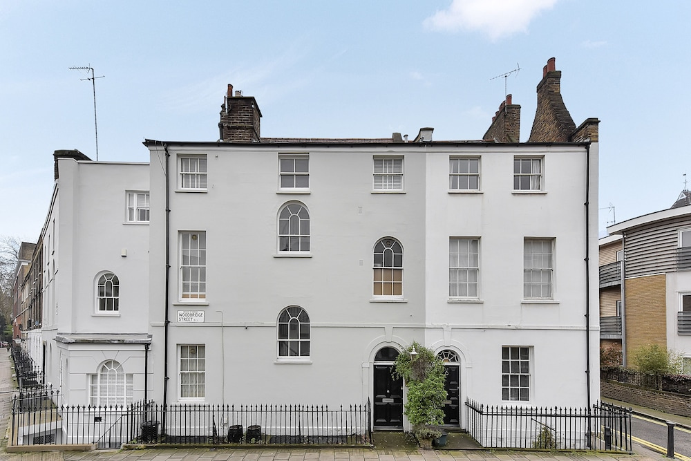 Woodbridge House Apartment
