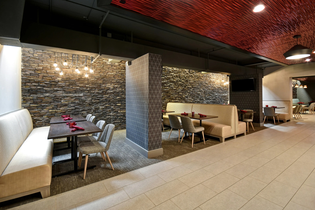 DoubleTree by Hilton St. Louis Airport, MO