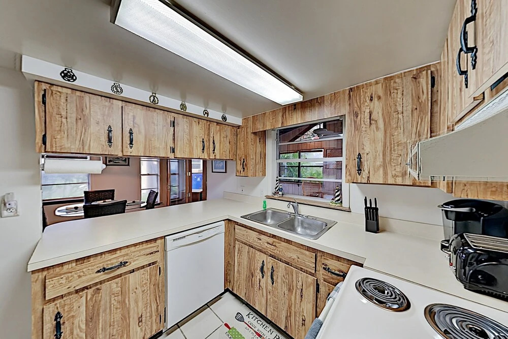 3br/2ba Seaside - 600 Feet From The Beach - Sleeps 6 3 Bedroom Home