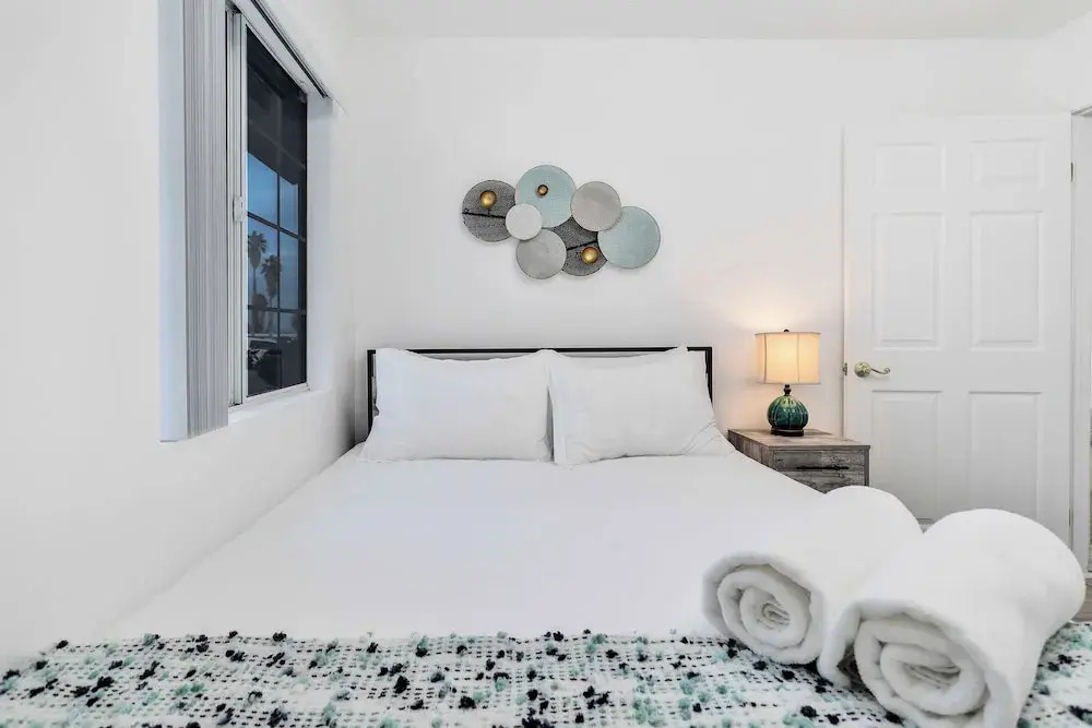 6 Mi to Joshua Tree: Home w/ Outdoor Oasis & View!