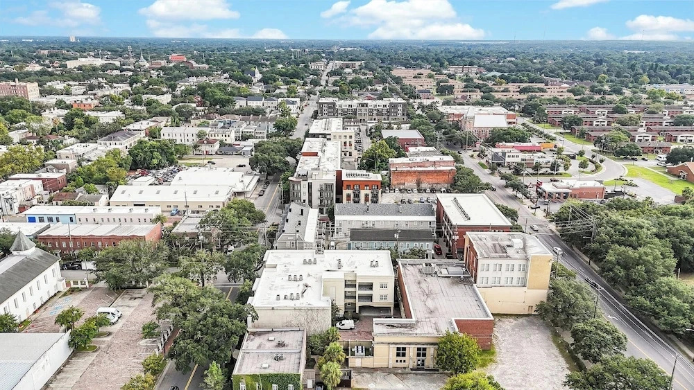 Free Parking 2 Units in Walkable Historic District The Juliette by Avantstay