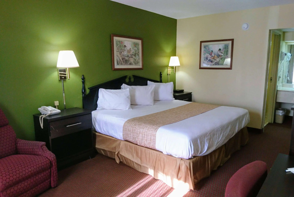 Travelodge by Wyndham Knoxville East