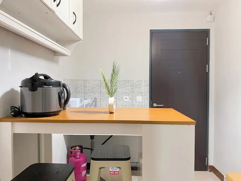 Minimalist And Cozy 1BR at Royal Heights Apartment