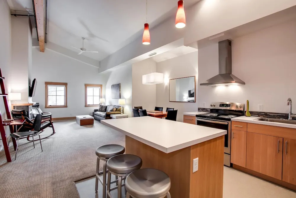 Front Street Suites