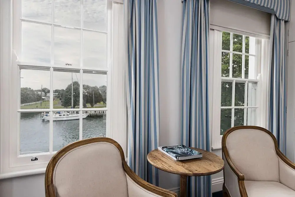 Oscars Waterfront Boutique Hotel