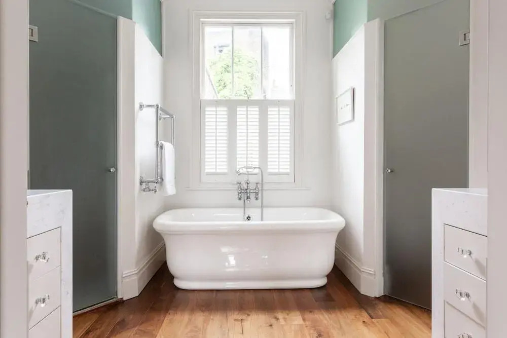 Warwick Gardens II by Onefinestay