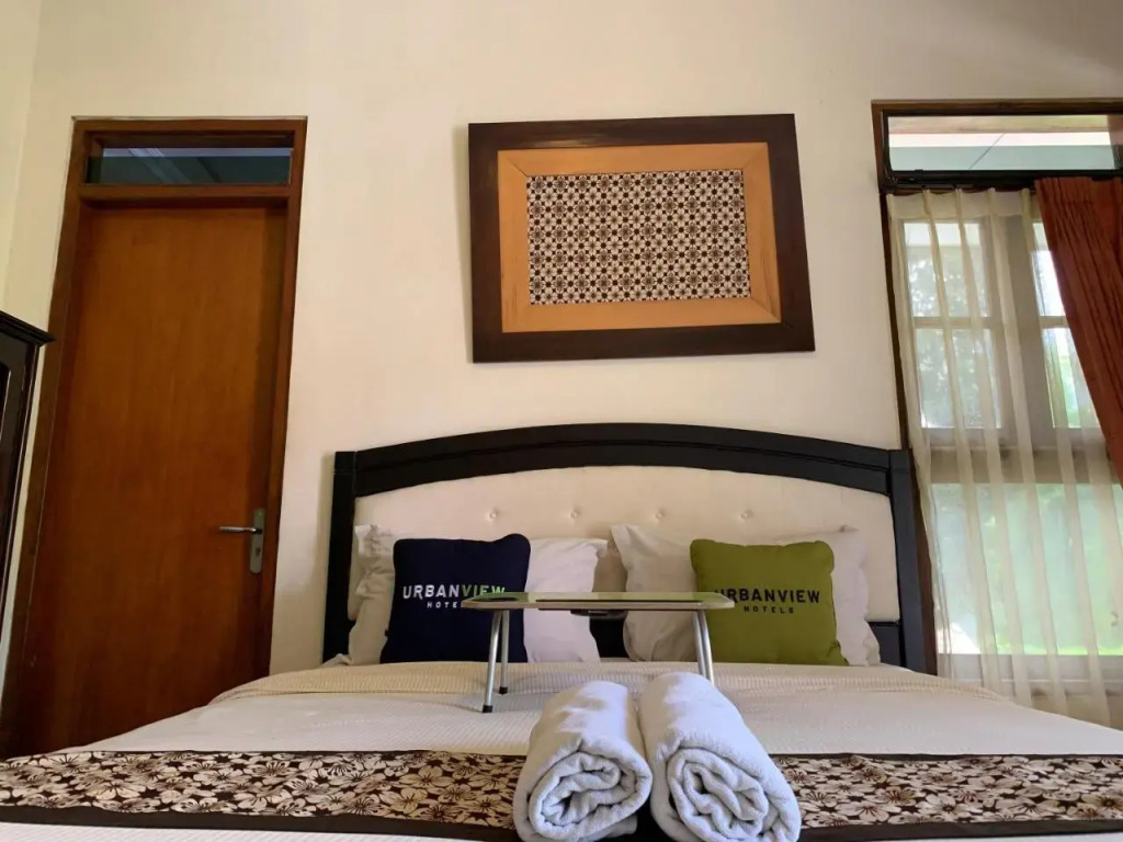 Urbanview Sasono Putro Condoongcatur by RedDoorz
