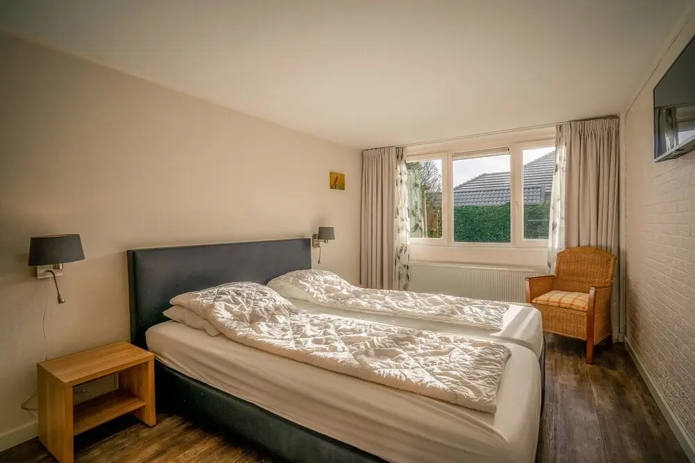 Modernly Furnished 6-person Bungalow in the Seaside Resort of De Koog