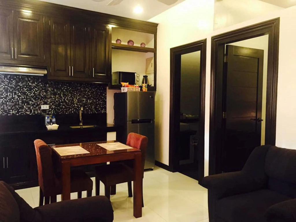 Jo Carters Hotel and Suites Angeles City