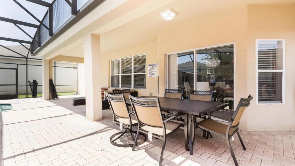 6BR Villa Near Disney w South-facing Pool spa