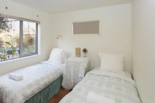 Chester Cottage Beachfront - direct ocean access