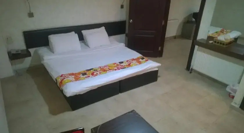 Aphamia Hotel