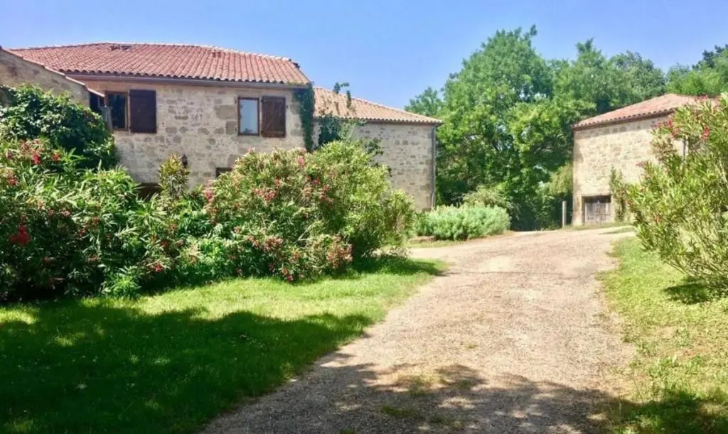 CHEZ SOPHIE -Chambres d’hotes, Gite et Gite équestre