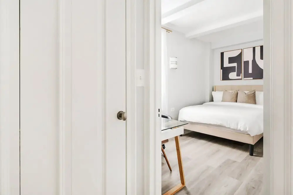 73-320 New 1BR 1bth UWS Doorman Gym