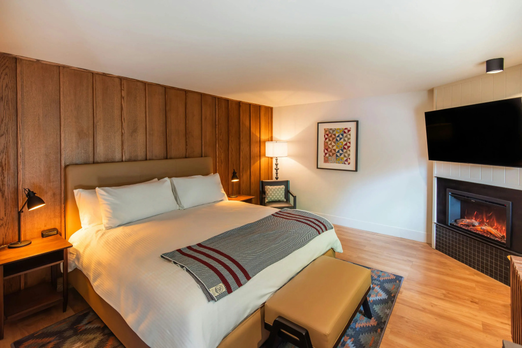 Отель Historic Rocky Waters Inn, A Small Luxury Hotel