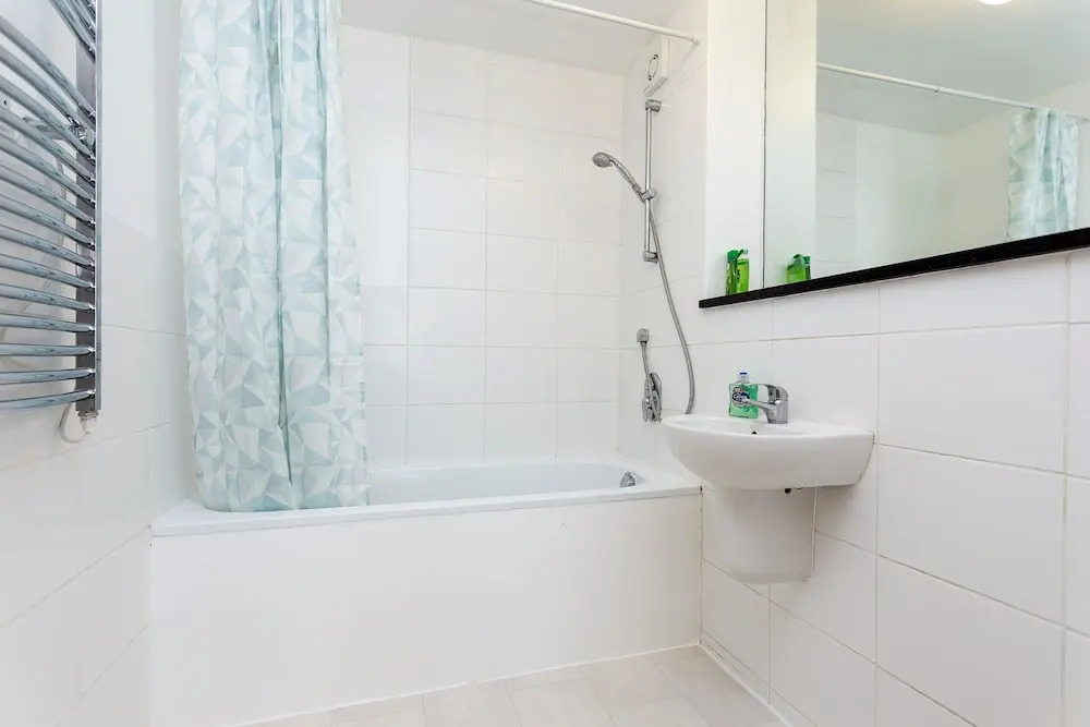 Spacious & Modern 3 Bedroom Apt Near Canary Wharf