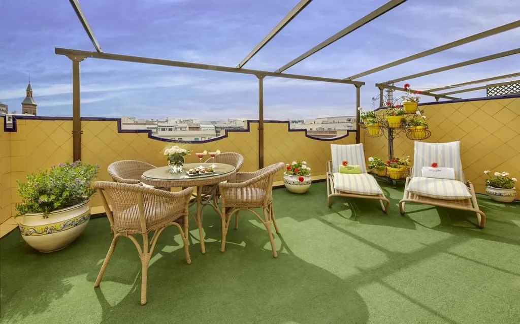 Отель Sercotel Gran Hotel Conde Duque