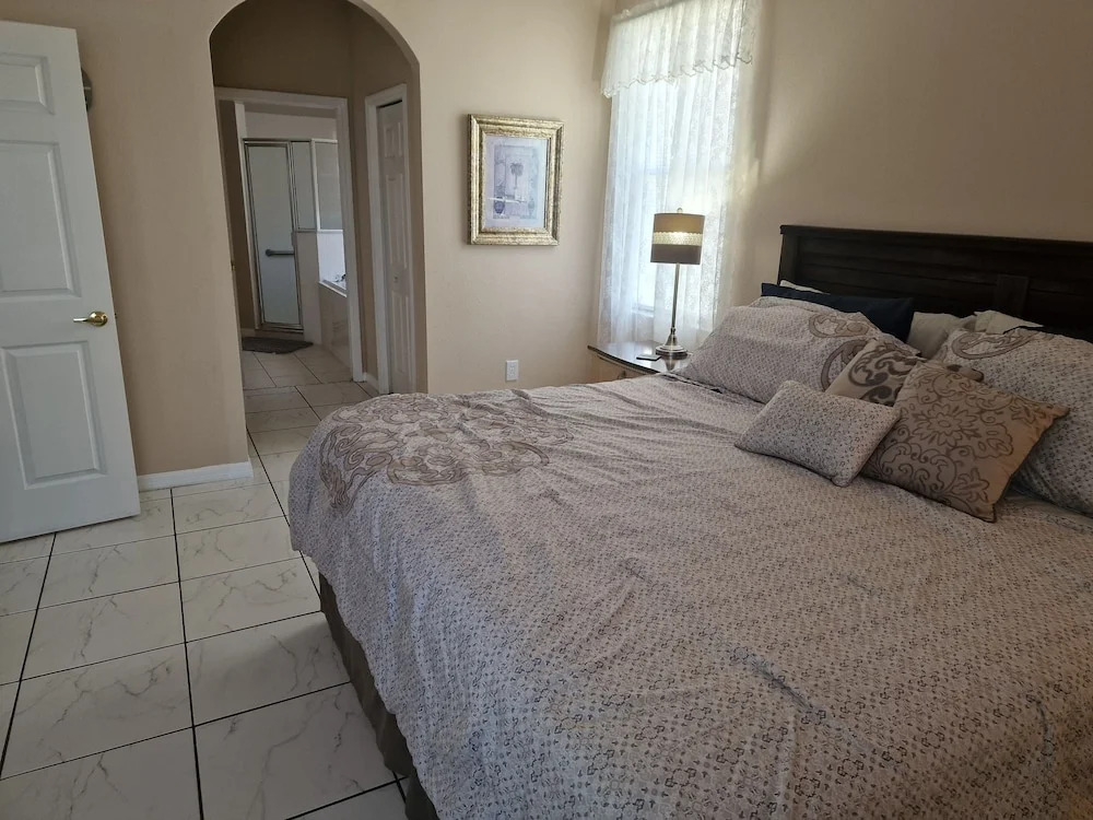 4 bed 3 bath Beautiful family villa