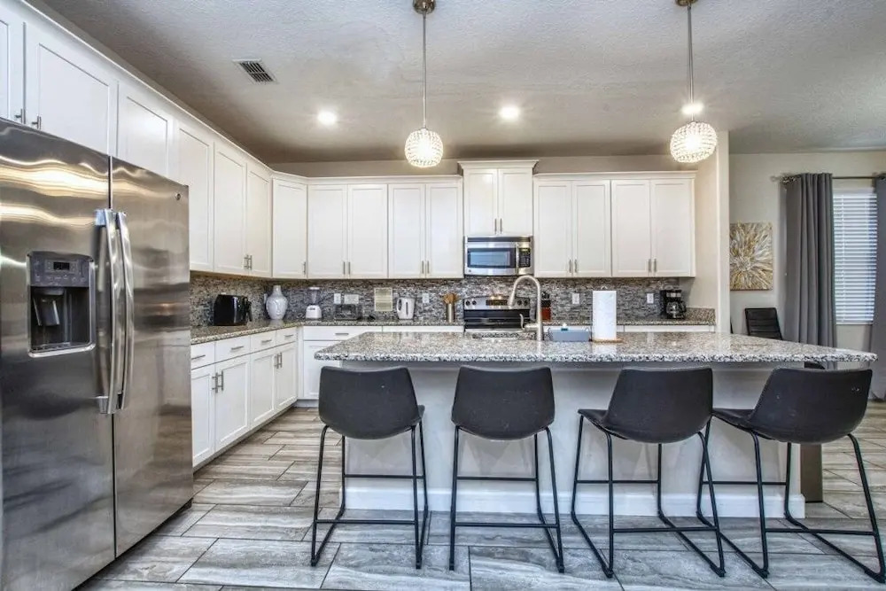 Close To Clubhouse, Pool & Jucuzzi-7031sr 6 Bedroom Home by RedAwning