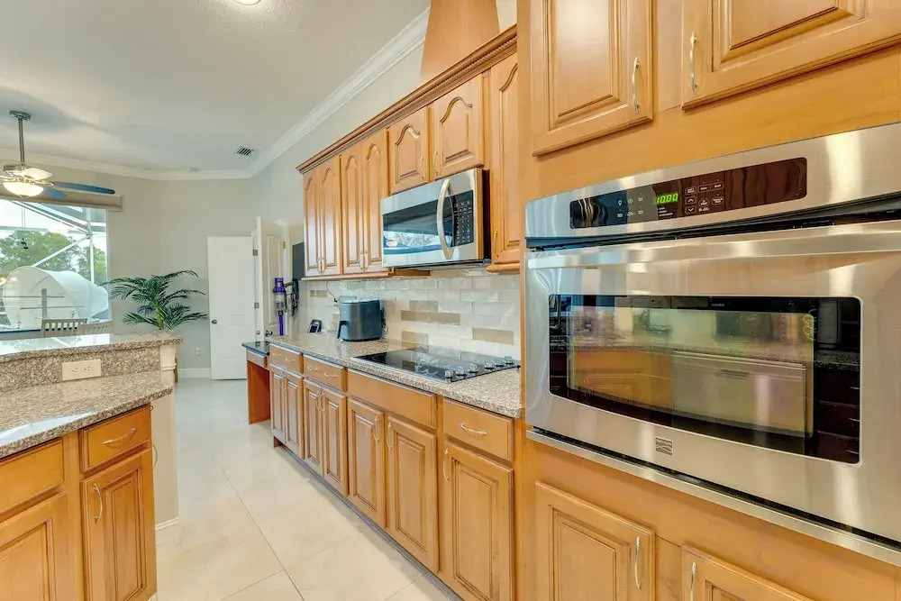 Grill-chill-splash: Your Port Charlotte Paradise!