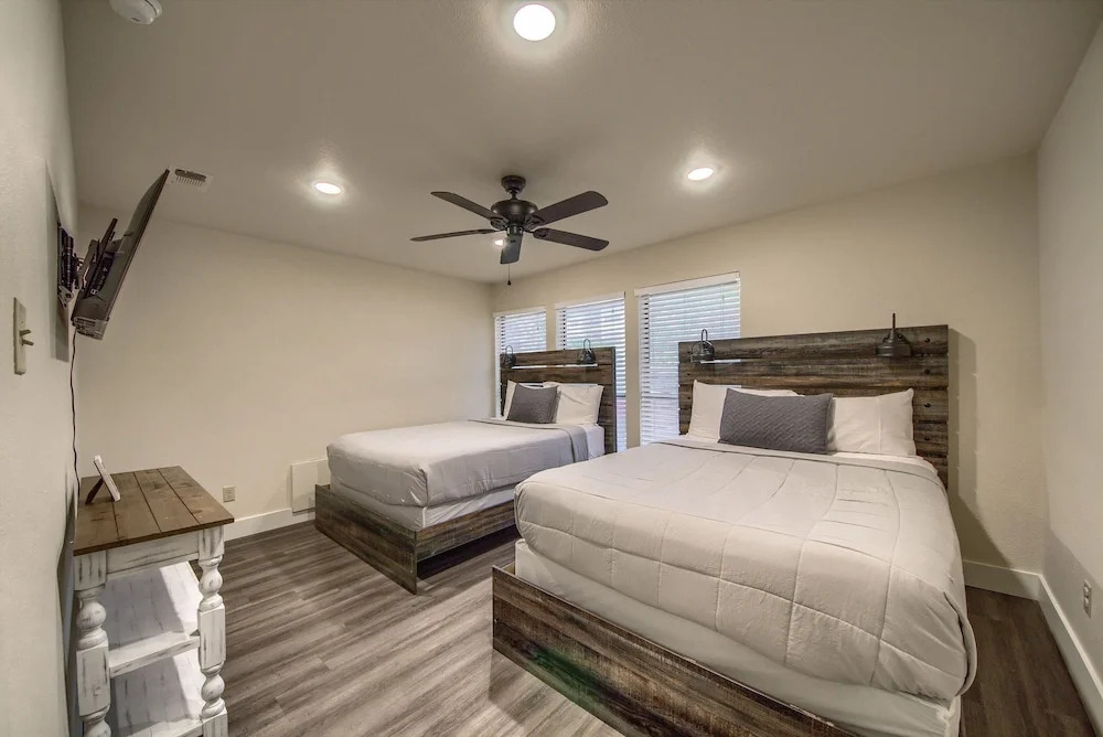 Cw Chb216 Club Paradise 4 Bedroom Condo by RedAwning