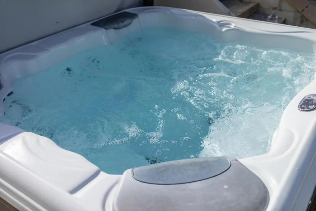 Swallow Lodge with Hot Tub, dogs welcome sleeps 8, Great resort Facilities