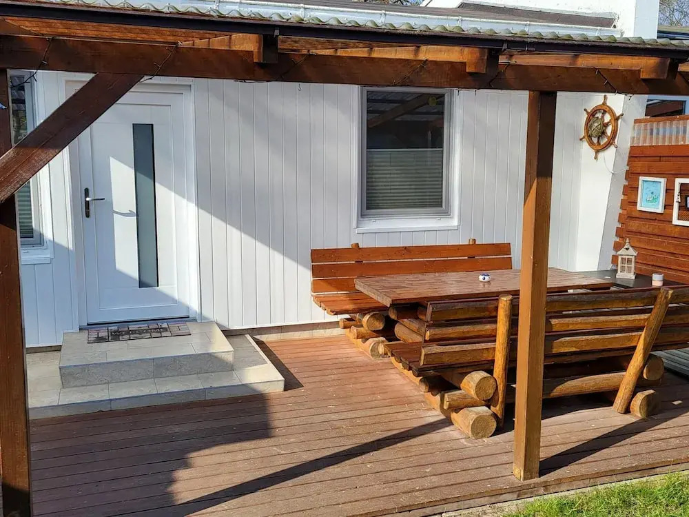 Bungalow Steps From the Sea