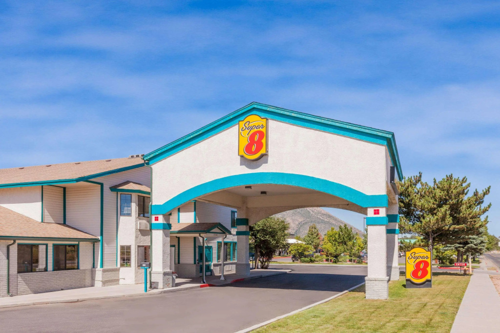Days Inn & Suites by Wyndham Flagstaff I-40