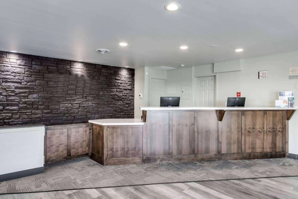 Days Inn & Suites by Wyndham Spokane