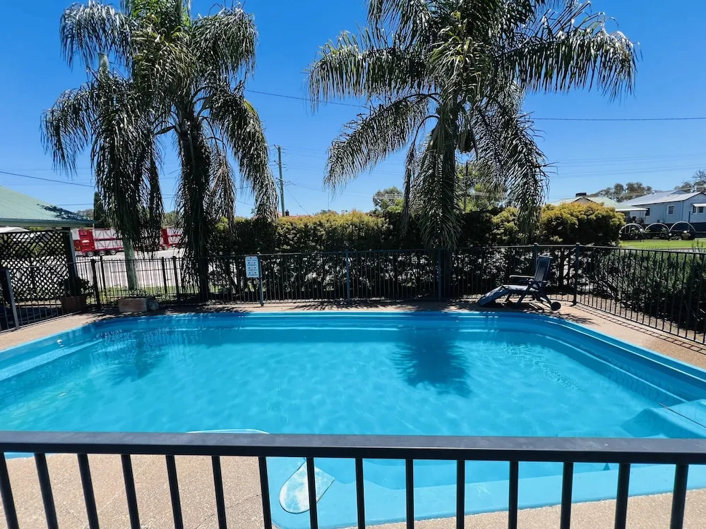 OVERLANDER MOTOR LODGE